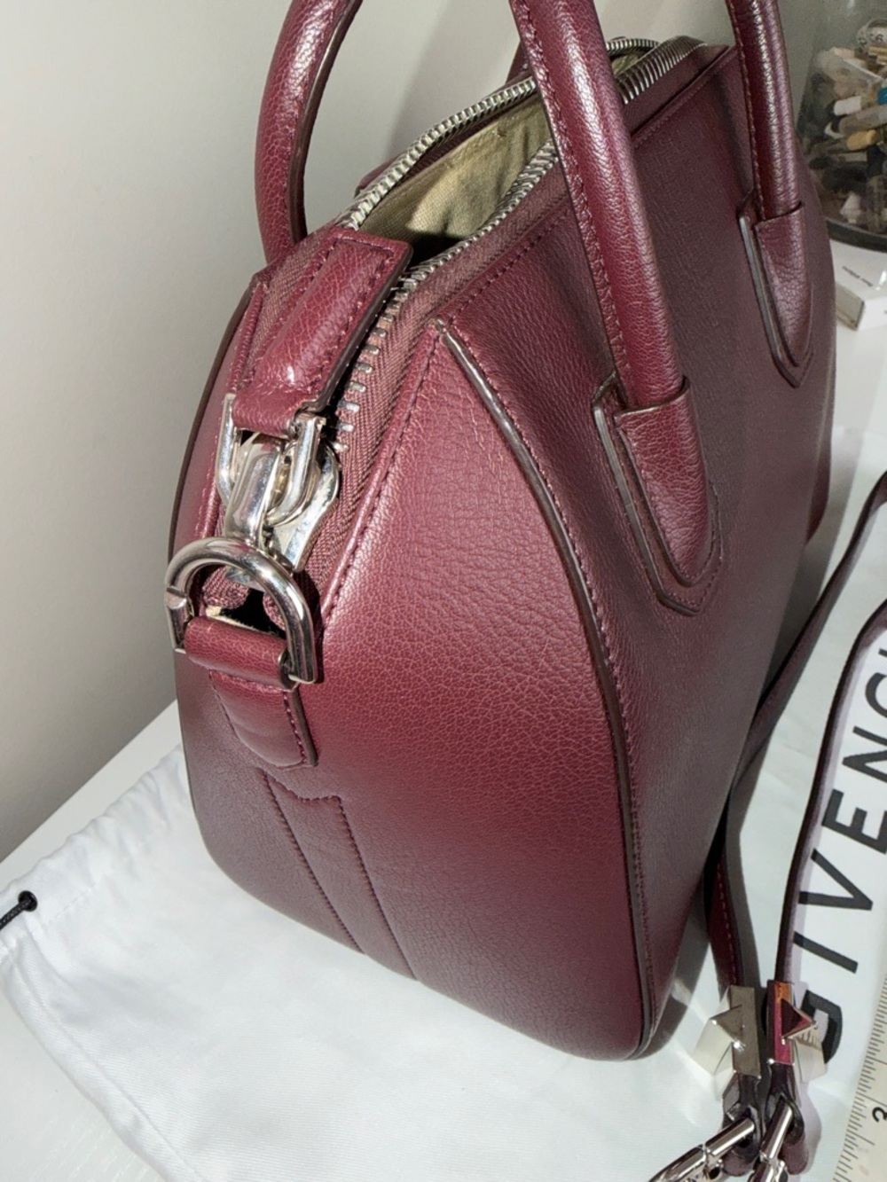 Authentic Givenchy Antigona small Sugar Satchel with Detachable Strap - Picture 10 of 13
